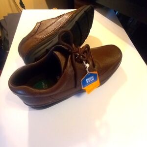 NWT.   mens 11W. plain Toe NUNN BUSH oxfords